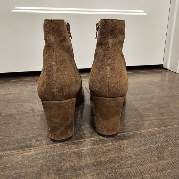 Vaneli Suede Ankle Women's Boot sz 9 - Picture 6 of 9
